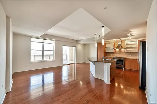 2240 N Clay St #209 Photo 1
