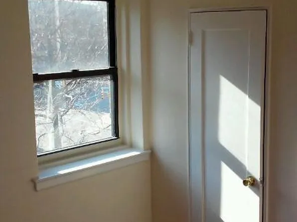 2705 Kings Highway image 1 of 6