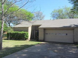 1801 Eastwood Ct, Grand Prairie, TX 75050