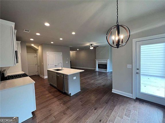 2nd image of 340 Lakeside Ct