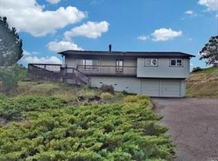 751 Riverside Dr, Ukiah, CA 95482