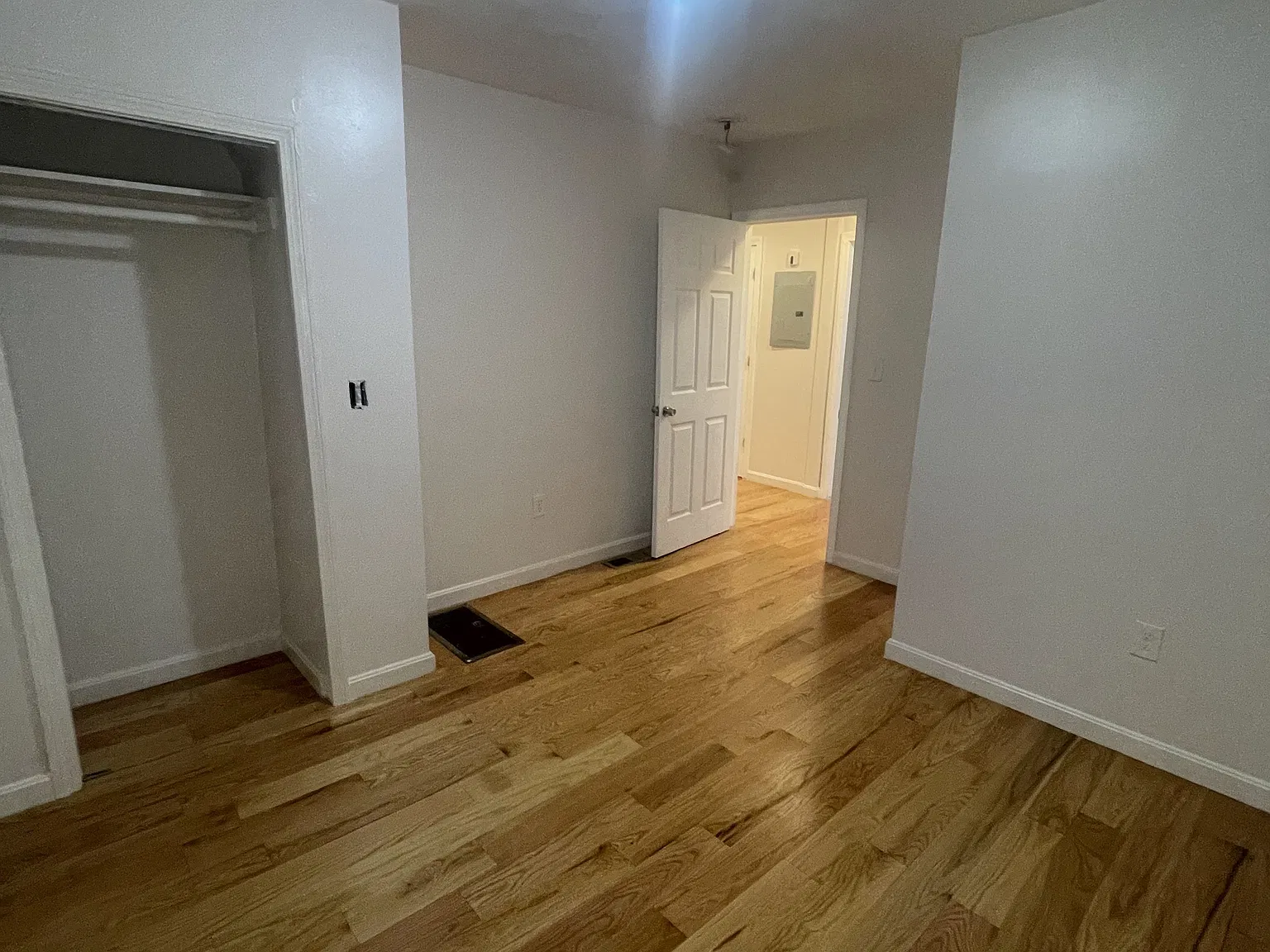 2 bed, 700 sqft, $2,200 — Photo 3