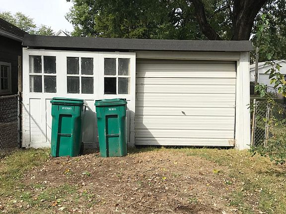 3rd image of 2209 W Callender Ave