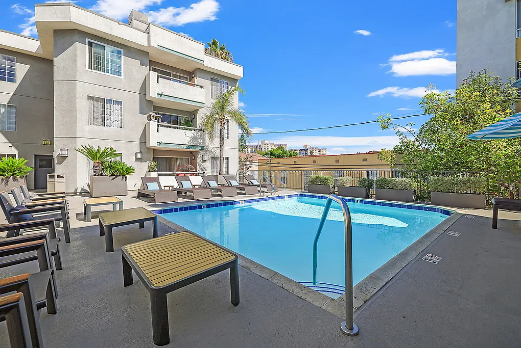Tiffany Court — Photo 1
