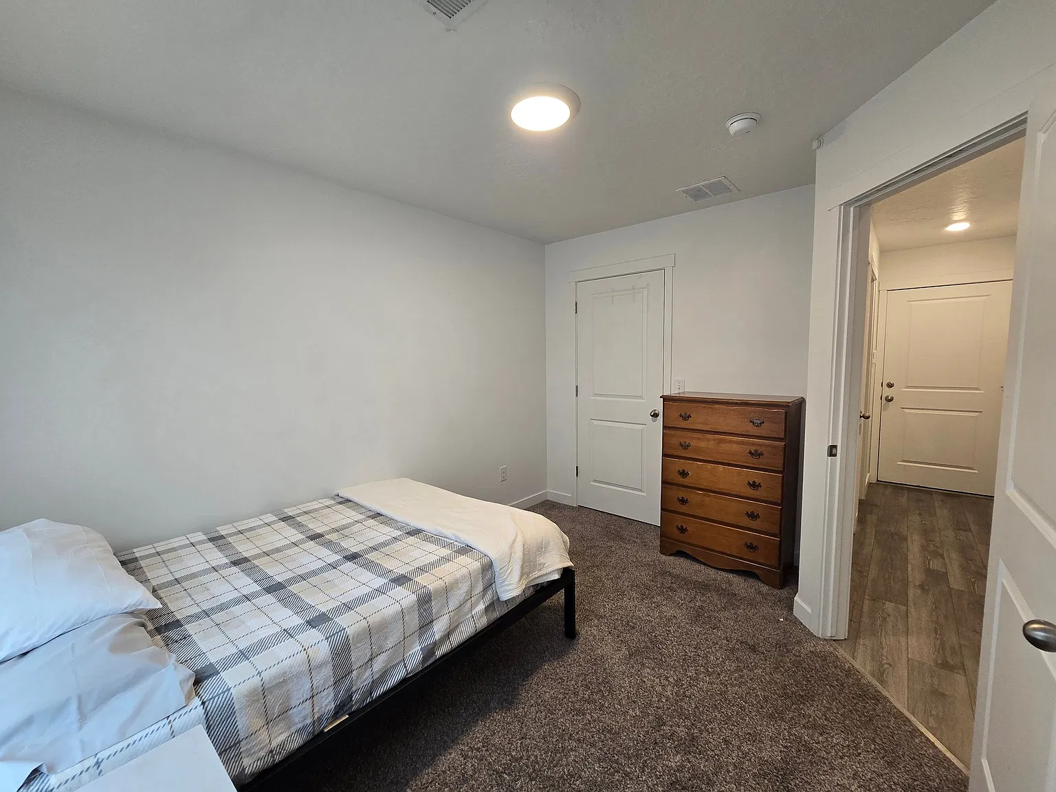 Looking for a comfortable and convenient place to call home? — Photo 4