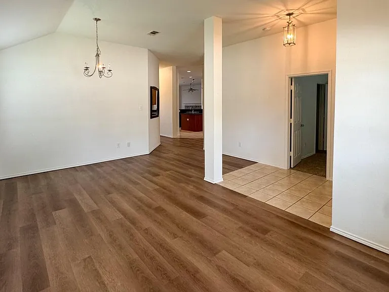 6416 Meadowcrest Ln — Photo 3