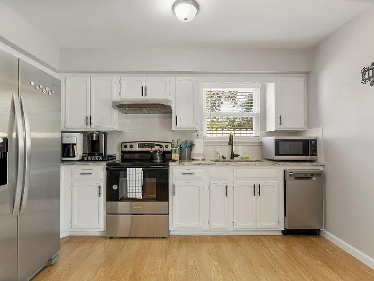 E 67th Pl — Photo 11