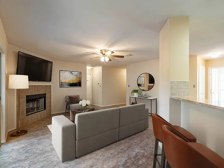 7704 Plateau Cv — Photo 8