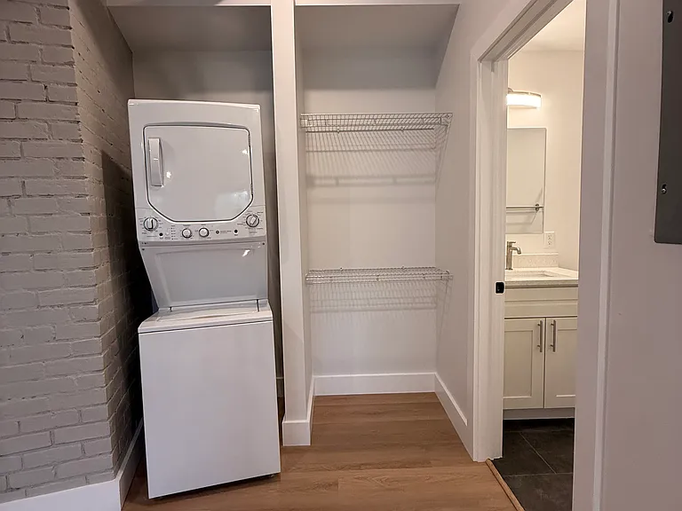 510 W Liberty St #12 — Photo 4