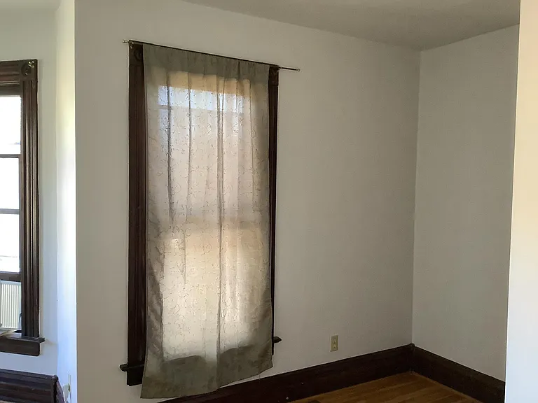 49 Clark Pl #UPSTAIRS — Photo 12