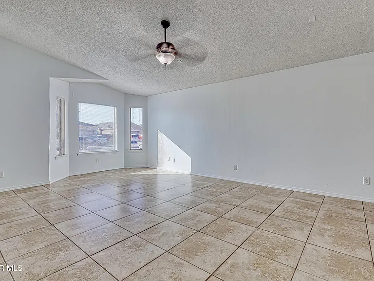 14325 Woods Point Ave — Photo 8