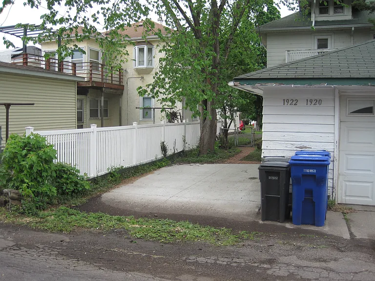 1920 Saint Clair Ave W — Photo 19