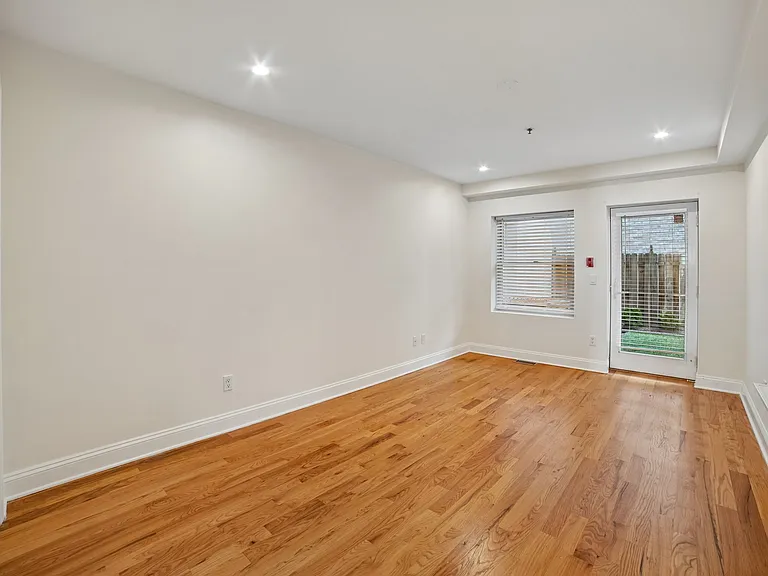 522 Hudson St #1 — Photo 9