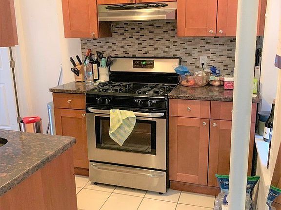 4th image of 3170 37th St #1R