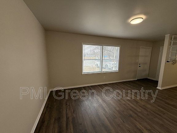 4th image of 336 W 61st Pl N