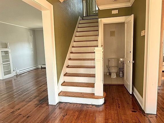 5th image of 180 Russell Rd