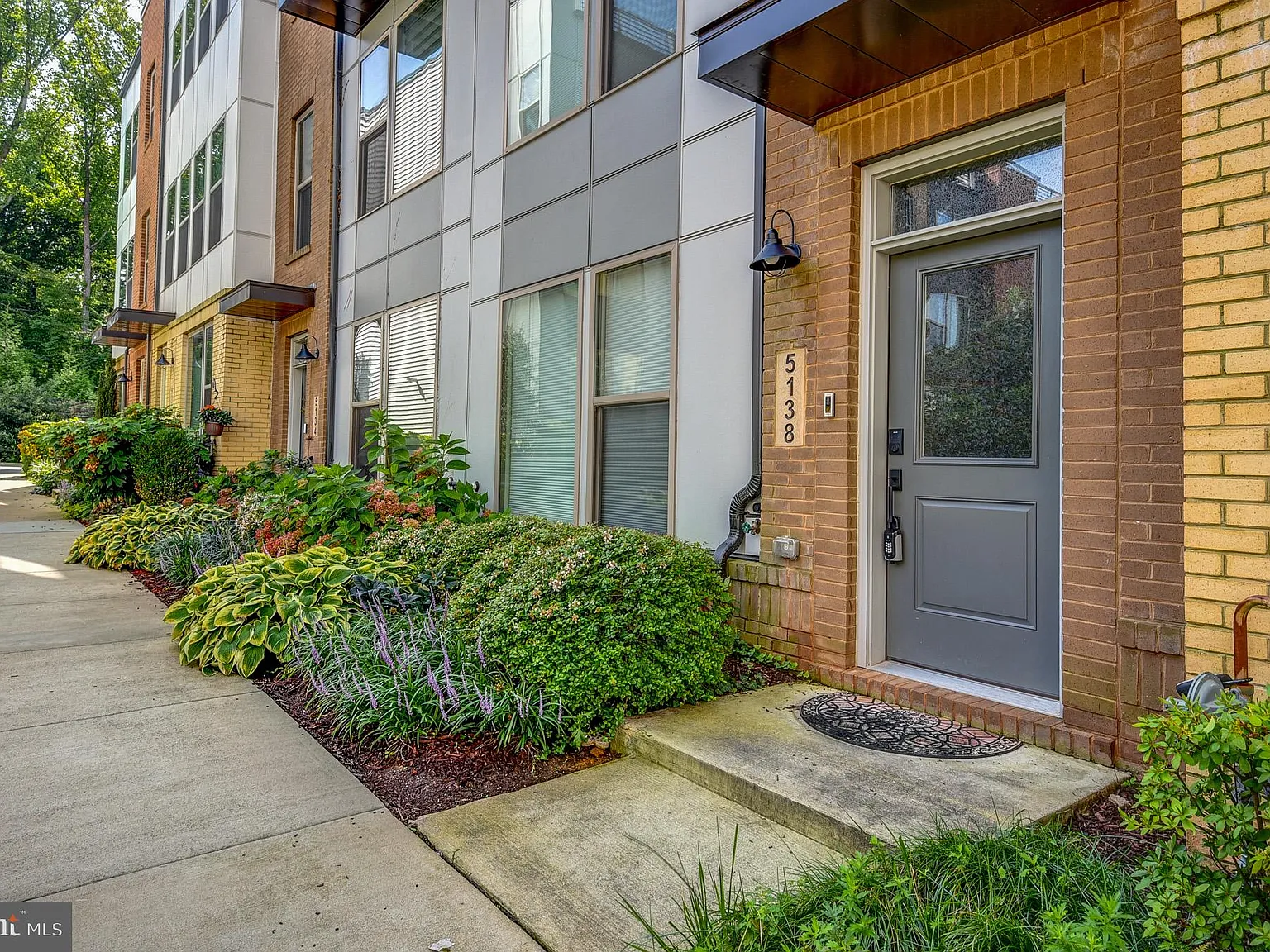 4 bed, 3.5 bath, 2072 sqft, $4,195 — Photo 3