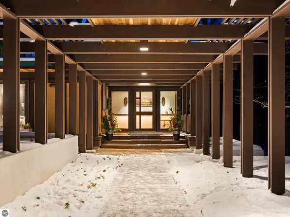 2991 Ishpeming Trl, Traverse City, MI 49686