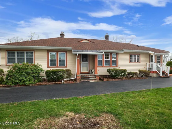 17 Middlesex Road, East Greenbush, NY 12061