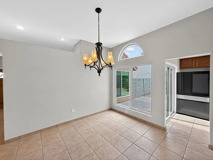 541 S Fir St — Photo 11