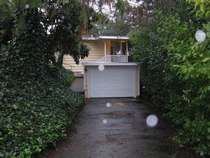 drive way down to house