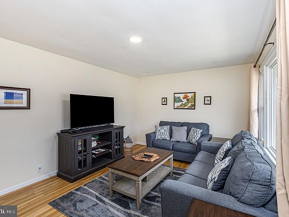 3rd image of 266 Anderson Dr