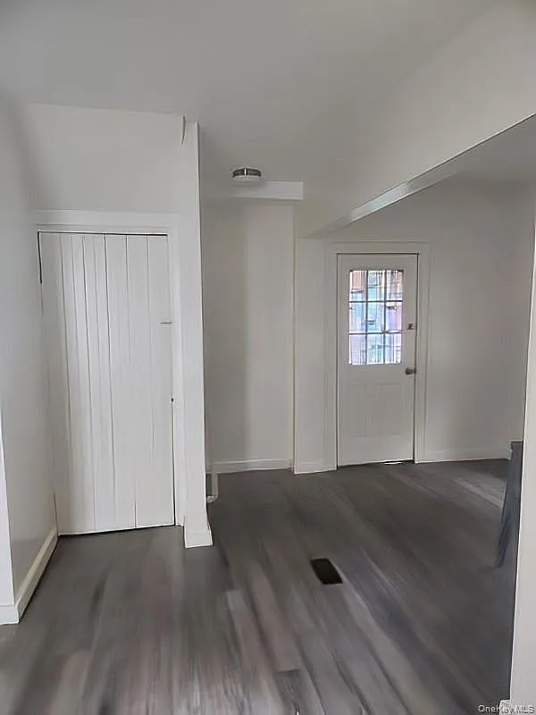 2 bed, 1.0 bath, 2122 sqft, $2,000 — Photo 3