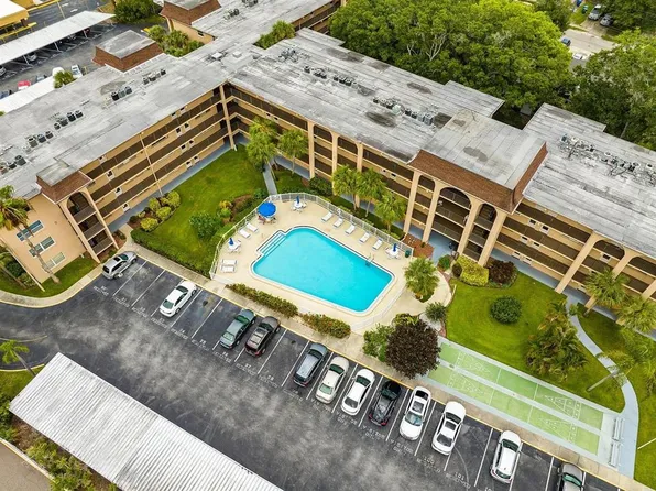 2525 W Bay Dr, Belleair Bluffs, FL