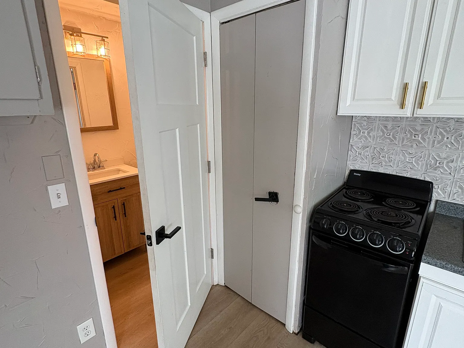 Studio, 350 sqft, $1,250 — Photo 3