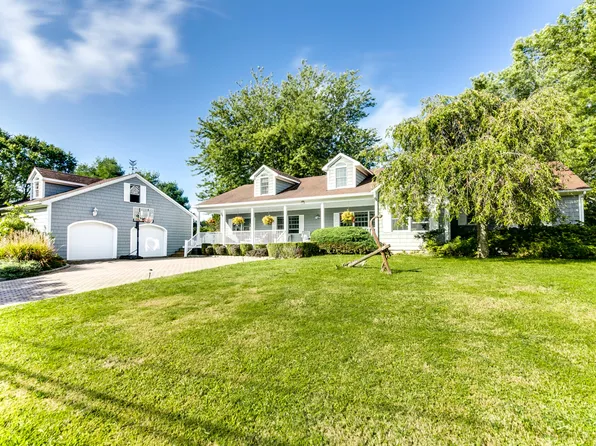 https://photos.zillowstatic.com/fp/5cdda73febcbc040f0c93e7561d9028a-p_e.webp
