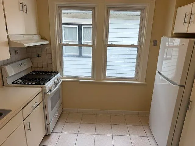2 bed, 1.0 bath, $2,400 — Photo 2