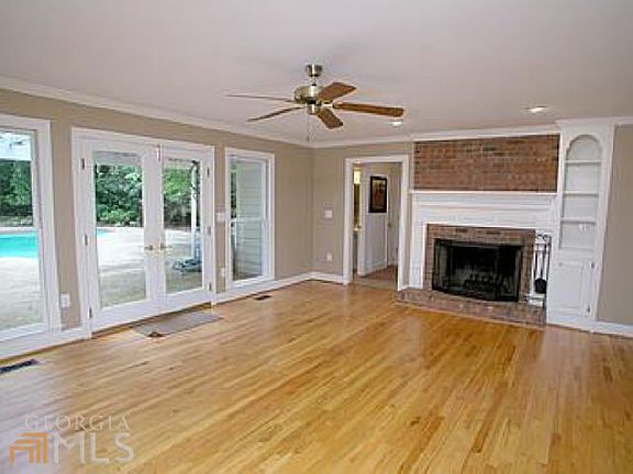 2nd image of 1184 Dixon Cir