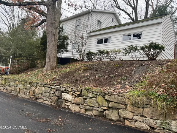 1709 Raven Ave, Coal Township, PA 17866
