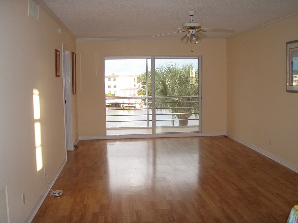 1st image of 312 Northlake Dr APT 304