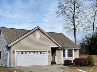 17 Country Ln, East Kingston, NH 03827