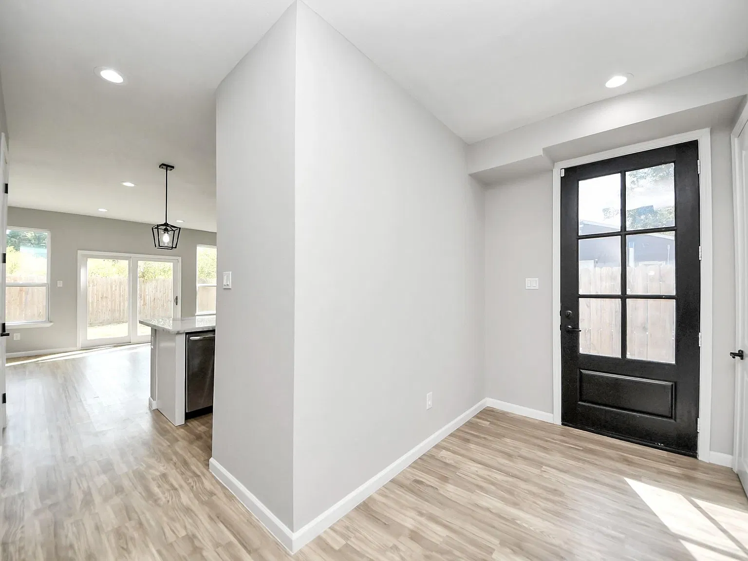 3 bed, 2.5 bath, 1680 sqft, $2,250 — Photo 3