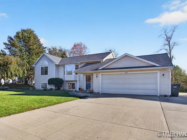 214 Apollo Pl, Wayland, MI 49348