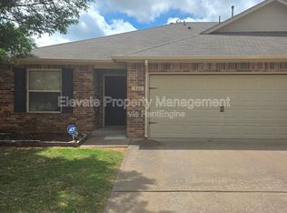 922 W Prairie Wind Way, Mustang, OK 73064