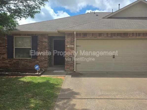 922 W Prairie Wind Way, Mustang, OK 73064