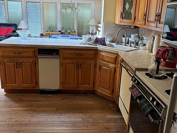 5th image of 51 Keating Pl
