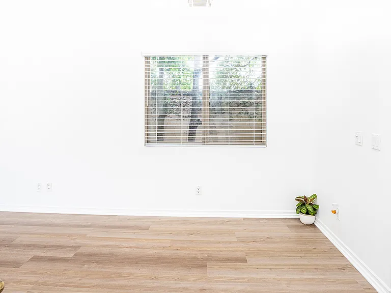 8330 Lilienthal Ave — Photo 16