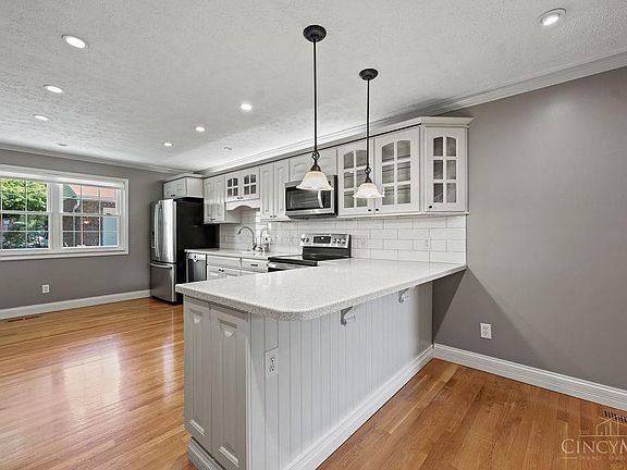 5th image of 469 Maple Circle Dr