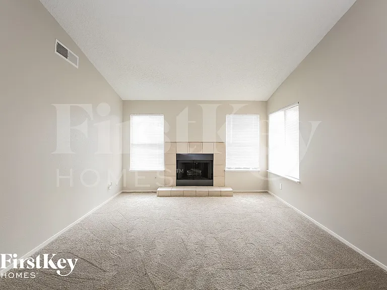6533 Chilton Ct — Photo 3