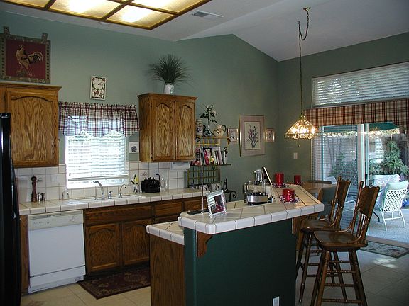 Kitchen with Breakfast Bar