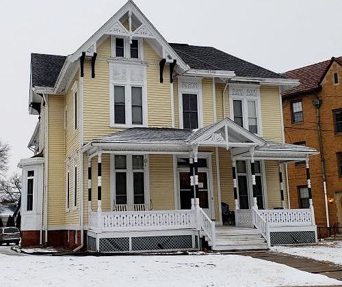 2nd image of 101 Vine St #1