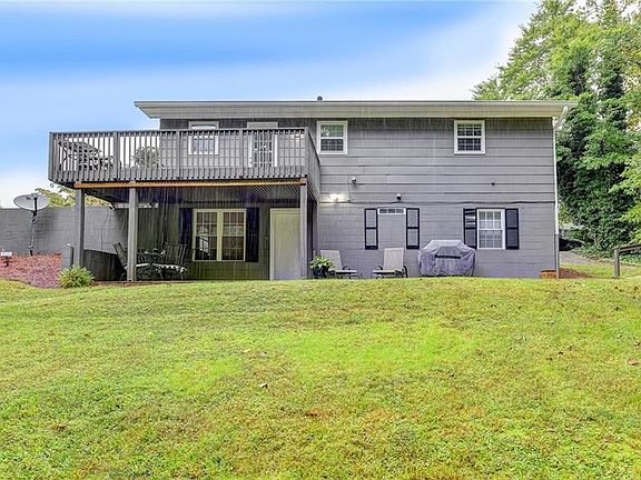 3rd image of 6490 Tuggle Dr