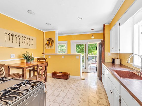 2nd image of 89 Dent St #89