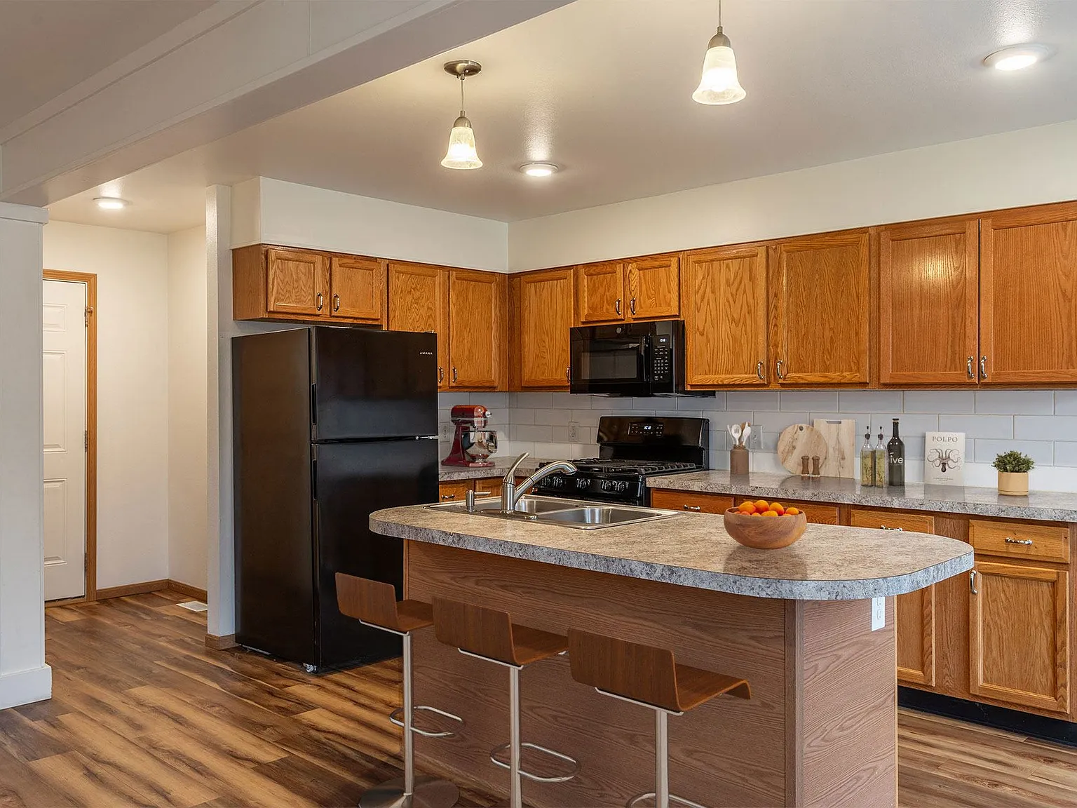 Pinefield Condominiums — Photo 2