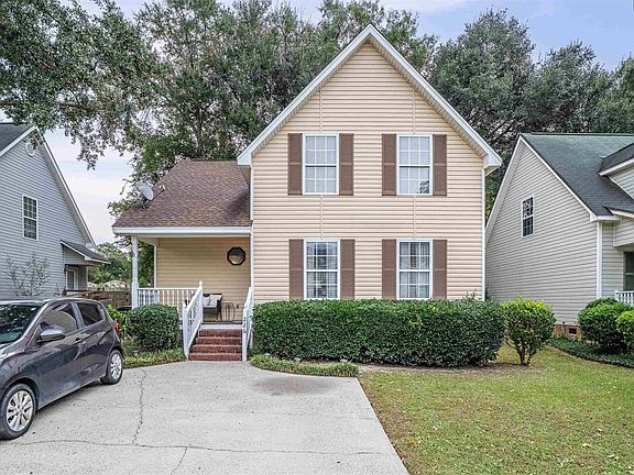 4th image of 226 Montclaire Cir
