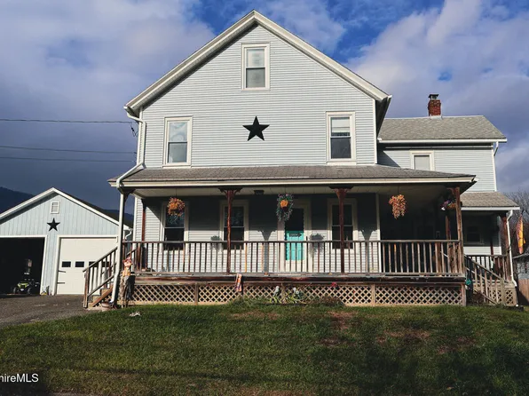 9 Beecher St, Adams, MA 01220